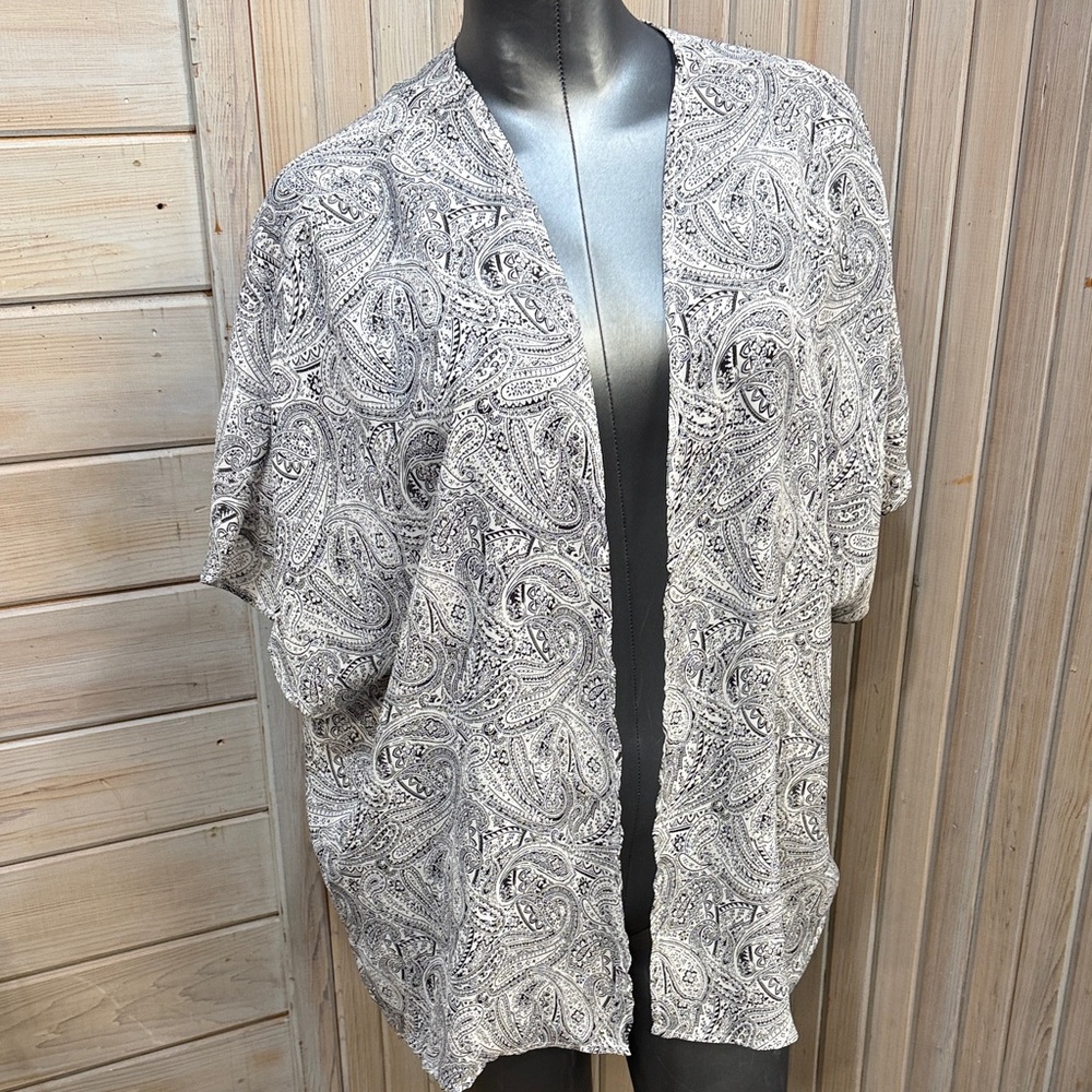 Joe Boxer Black and White Paisley Kimono